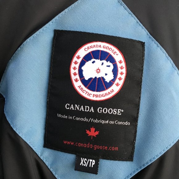Canada Goose Women’s Chilliwack Bomber (XS) - Picture 3 of 6